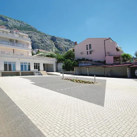 Apartment Cozy In With Kitchen Makarska