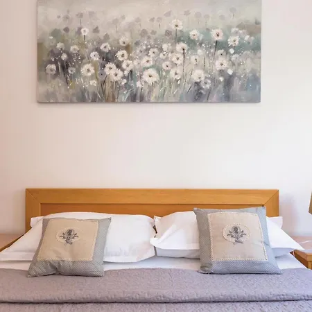 Cozy In With Kitchen Apartment Makarska