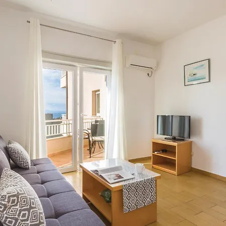 Apartment Cozy In With Kitchen Makarska